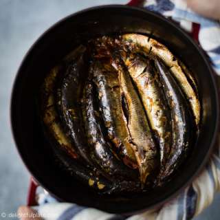 Braised Sardines with Tomatoes and Tea