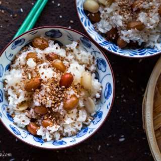 Steamed peanut sticky rice (Xoi dau phong/Xoi lac)