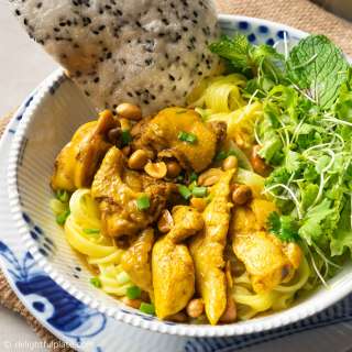 Mi Quang (Vietnamese Quang-style Noodle)