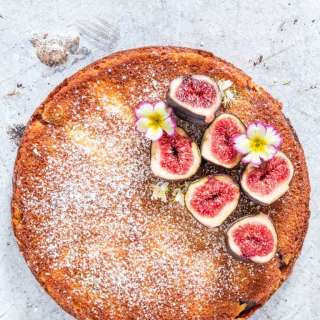 Fig and semolina cake