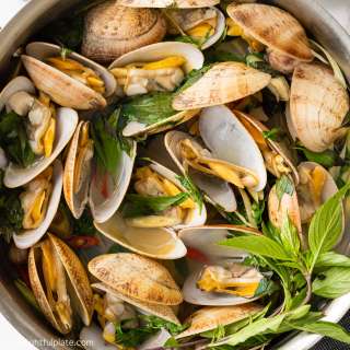 Steamed Clams with Thai Basil and Lemongrass