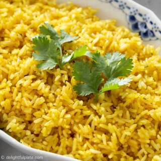 Garlic Fried Rice (5 ingredients & 10 minutes)