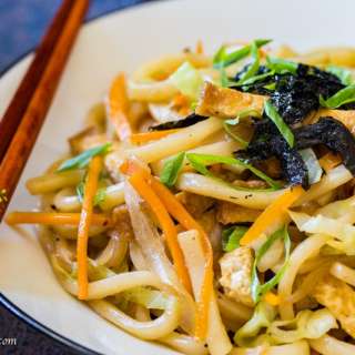 Vegetarian tofu yaki udon