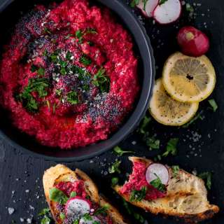 Easy beetroot hummus
