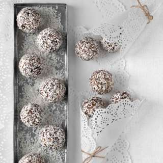 Coconut date balls