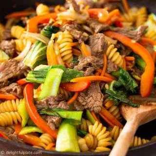 Vietnamese Pasta Stir-Fry with Beef (Nui Xào Bò)