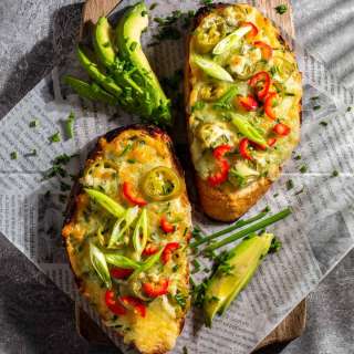 Chilli cheese toast with Jalapeño peppers