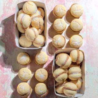 Casadinhos - Brazilian Wedding Cookies with Dulce de Leche