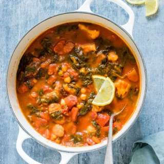 Easy Vegan Tomato Soup with Chickpeas and Spinach