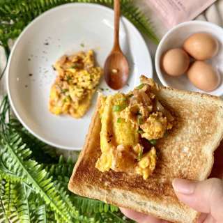Kimchi Eggs (10 minutes)