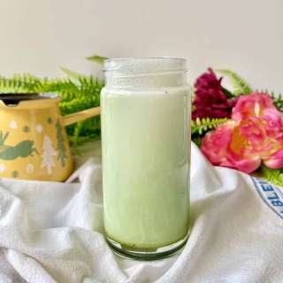 Vanilla Matcha Latte (Starbucks Copycat)