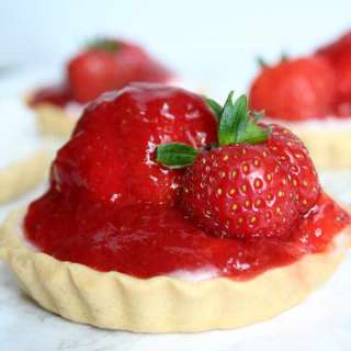 Mini Strawberry Tarts (Vegan)