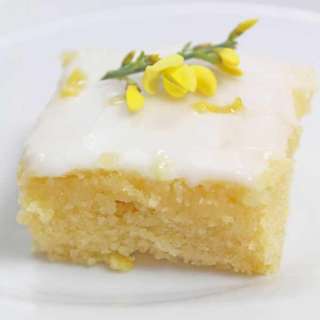 Vegan lemon drizzle cake