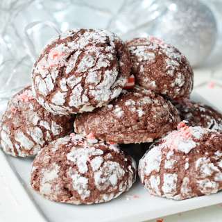 Easy Chocolate Crinkle Cookies