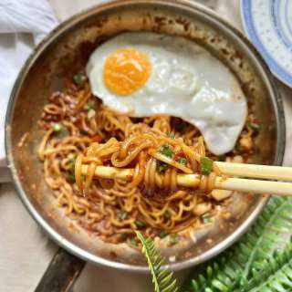 8-min Gochujang Noodles (One Pan)