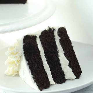 Vegan Halloween Cake (Black Velvet)