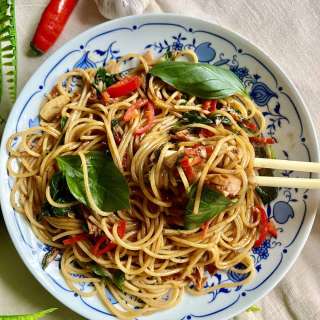 Easy Drunken Noodles Recipe (Spaghetti)