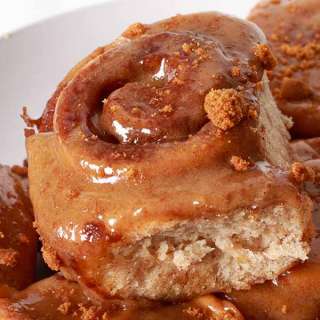 Vegan Biscoff Cinnamon Rolls