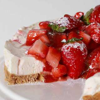 Vegan Strawberry Cheesecake (Dairy-Free, No-Bake)