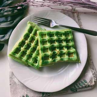 Easy Pandan Waffles (Bánh Kẹp Lá Dứa)