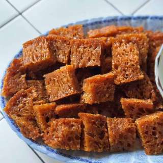 Vietnamese Palm Sugar Honeycomb Cake (Bánh Bò Thốt Nốt)