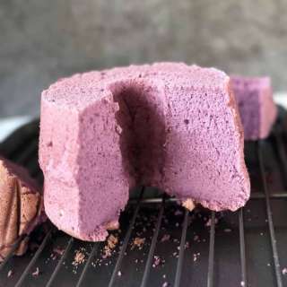 Weicher & Fluffiger Ube Chiffon-Kuchen