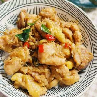 Gà Xào Sả Ớt (Vietnamesisches scharfes Zitronengras Huhn)