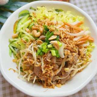 Bún Bò Nam Bộ (Vietnamesischer Reisnudelsalat Mit Beef)
