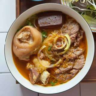 Original Bún Bò Huế (Rindfleischnudelsuppe aus Hue)