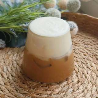 Authentischer Cà Phê Muối ("Salt Coffee" Aus Hue, Vietnam)
