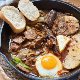 Bò Né / Bánh Mì Chảo (Vietnamesisches Steak & Eier)