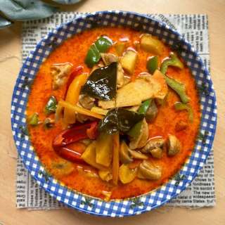 Thai rotes Curry mit Hähnchen (Red Curry Chicken)