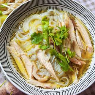 Instant Pot Phở Gà - Vietnamesische Nudelsuppe mit Huhn