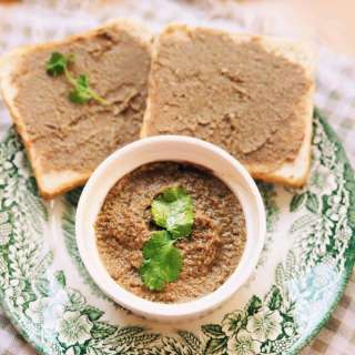 Vietnamese Chicken Liver Pâté Rezept