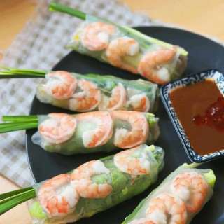 Vietnamese Spring Rolls with Peanut Sauce | Gỏi Cuốn