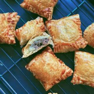 Easy Bánh Pate Sô (Pork Pâté Chaud/Vietnamese Meat Pie)