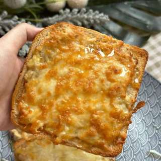 Einfacher Bananen-Käse-Toast