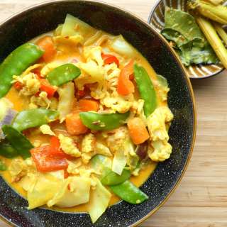 Sayur lodeh: Indonesian style vegetables in coconutmilk - AIP and Paleo
