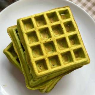 Easy Green Tea / Matcha Waffles (with Buttermilk)