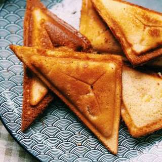 Vietnamese Hot Dogs (Triangle Cakes)