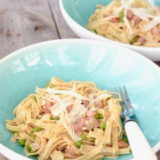 Simple Pasta with Peas and Ham