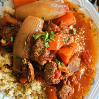 Slow Cooker Beef Stifado