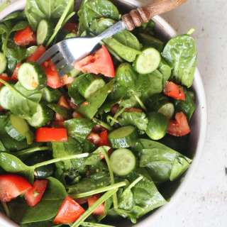 Liver rescue salad with spinach, tomato, cucumber and lemon dressing