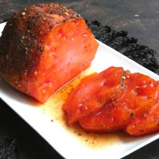 Gegrilde hele watermeloen met pittige kruiden en salty maple dressing