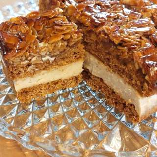 Frieda's 'Bee sting' cake (German Bienenstich)