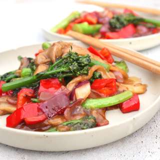 Chinese Kantonese stir fry with oyster mushrooms, bimi and red bell pepper