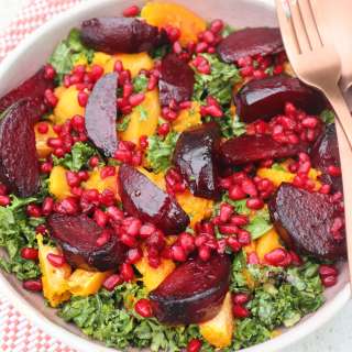 Boerenkoolsalade met gegrilde rode biet en pompoen