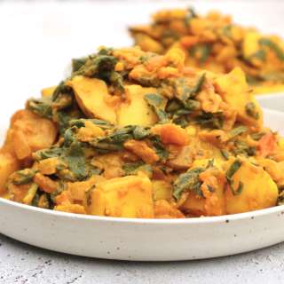 Indian potato curry with spinach (aloo palak)