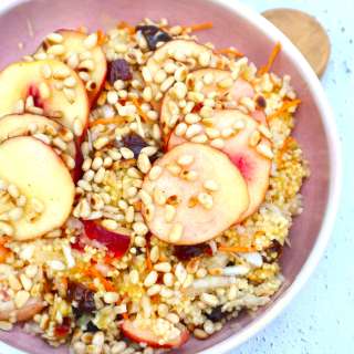 Millet salad with peaches, fennel, carrots and dates