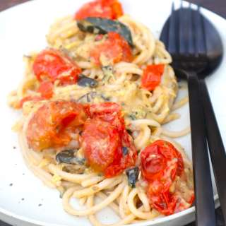 Spaghetti with a roasted zucchini and garlic sauce